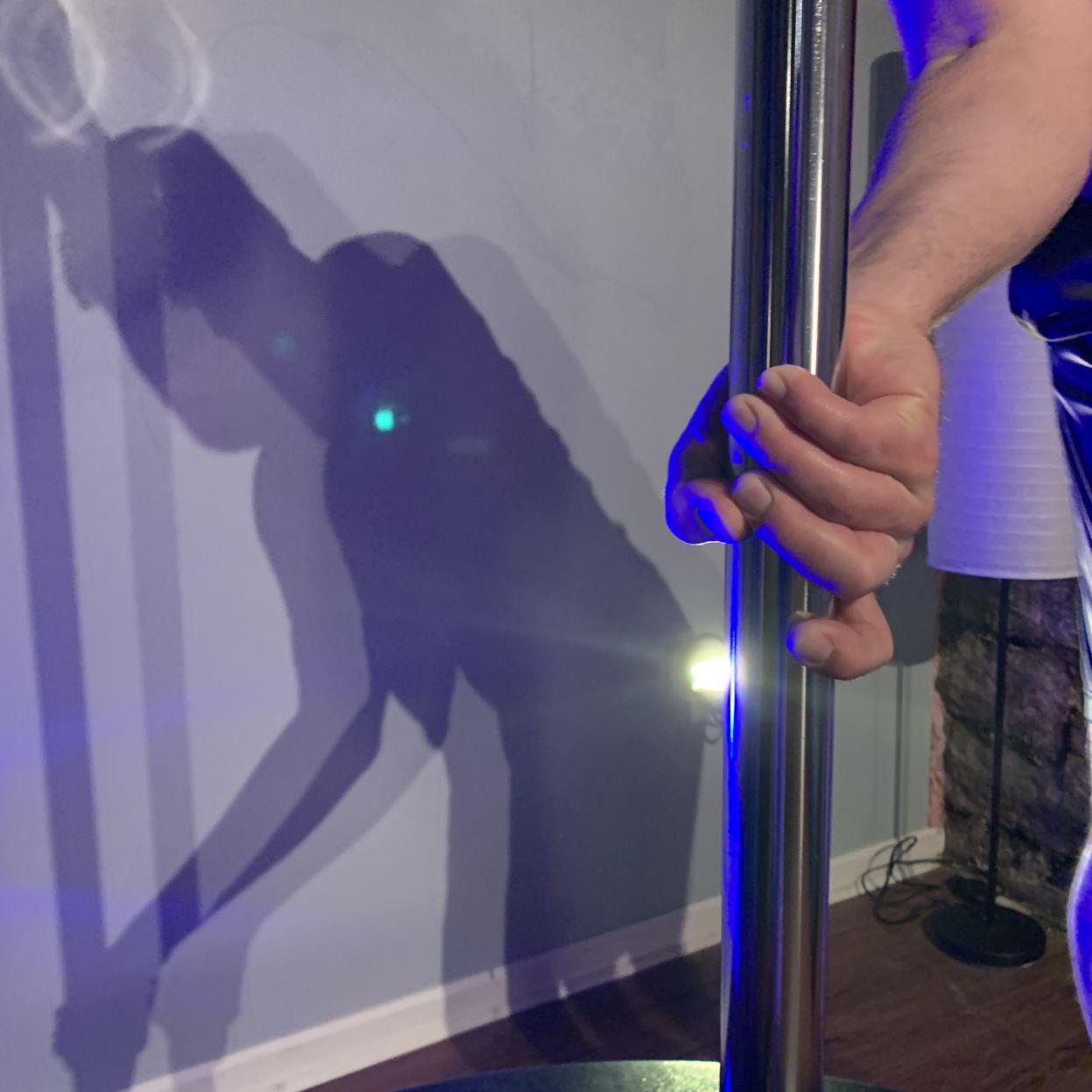 POLE DANCE - Hand on Pole.jpeg